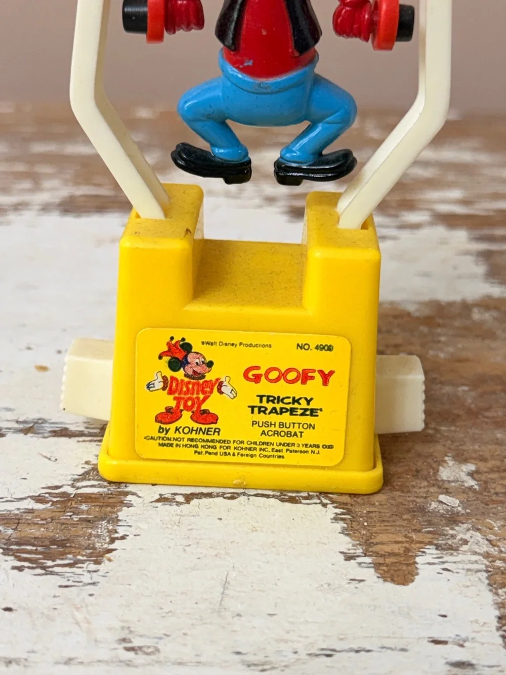Disney Goofy Trapeze Figure Toy – Yellow/Red/Blue/Black
